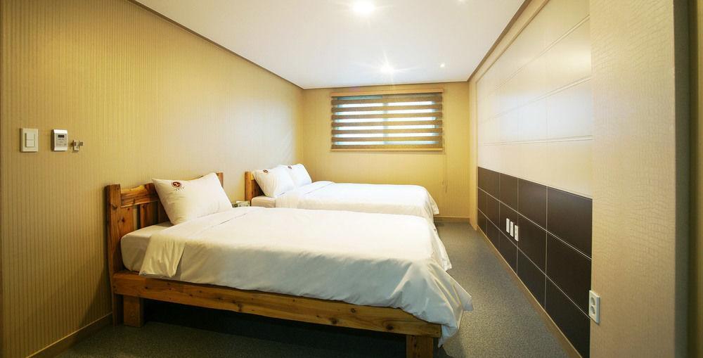 J2 Family Hotel Jeju Exterior foto