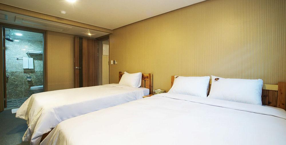 J2 Family Hotel Jeju Exterior foto