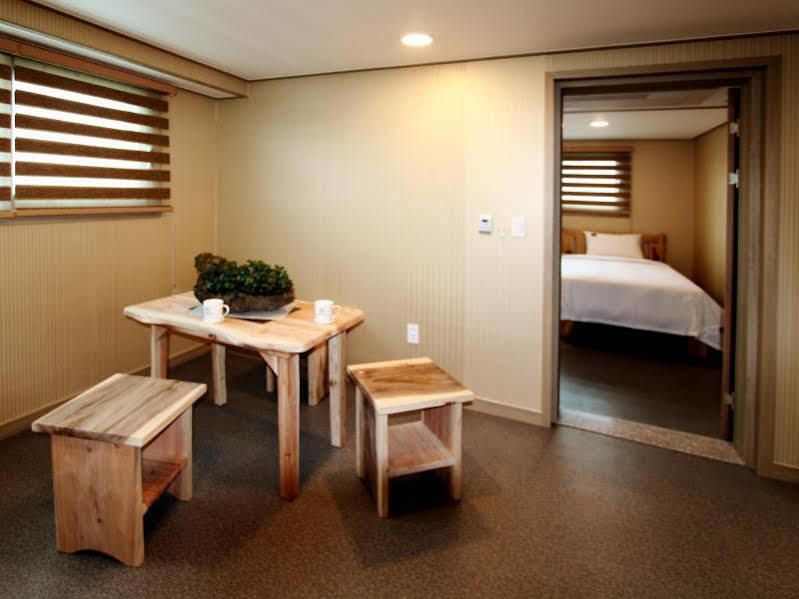J2 Family Hotel Jeju Exterior foto